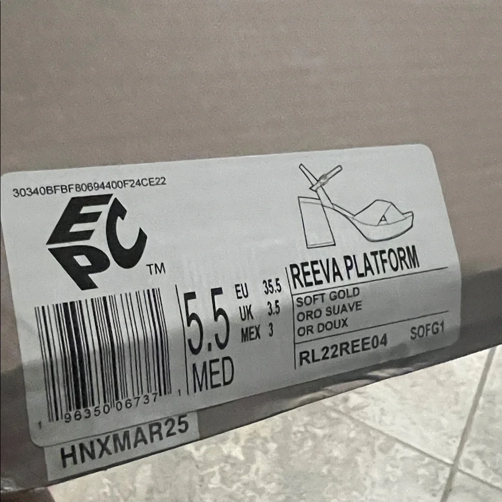 Reaction Kenneth Cole step out